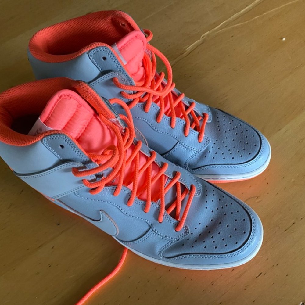 NIKE women's sneaker size 8.5